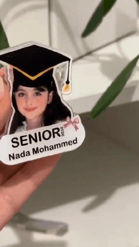 هدايا التخرج 2026 | بروش أنيق بصورتك