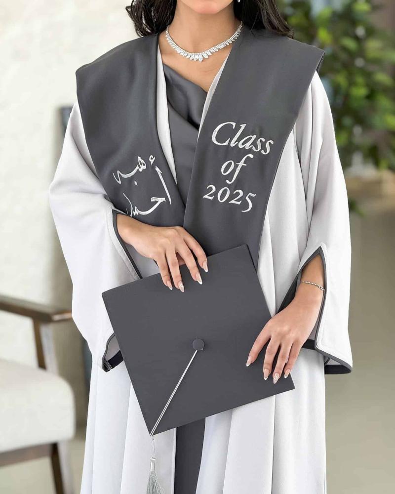 عبايات تخرج 2026 مطرزة بالاسم