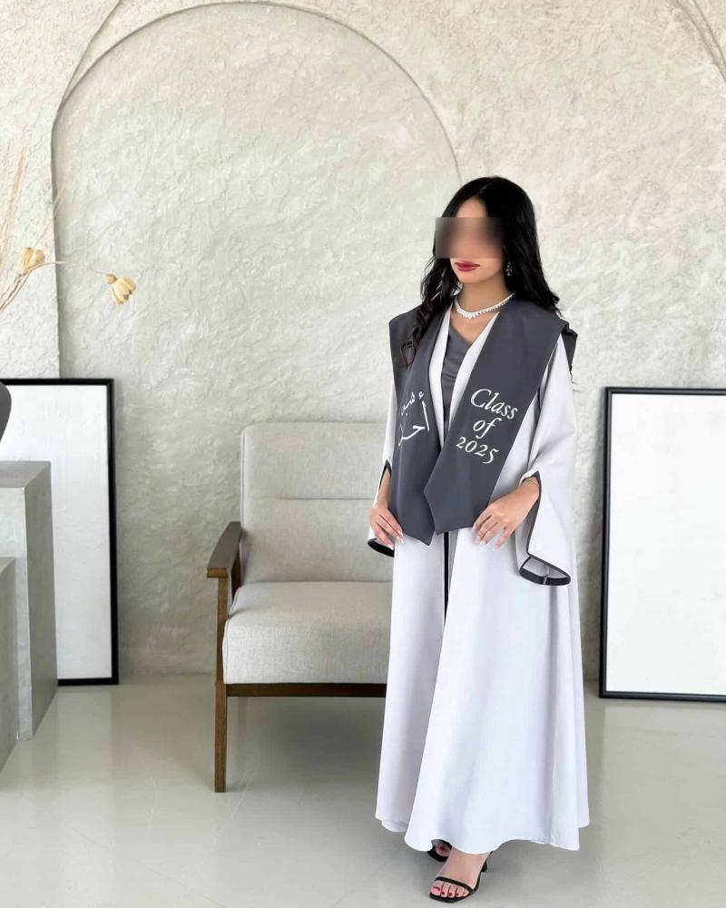 عبايات تخرج 2026 مطرزة بالاسم