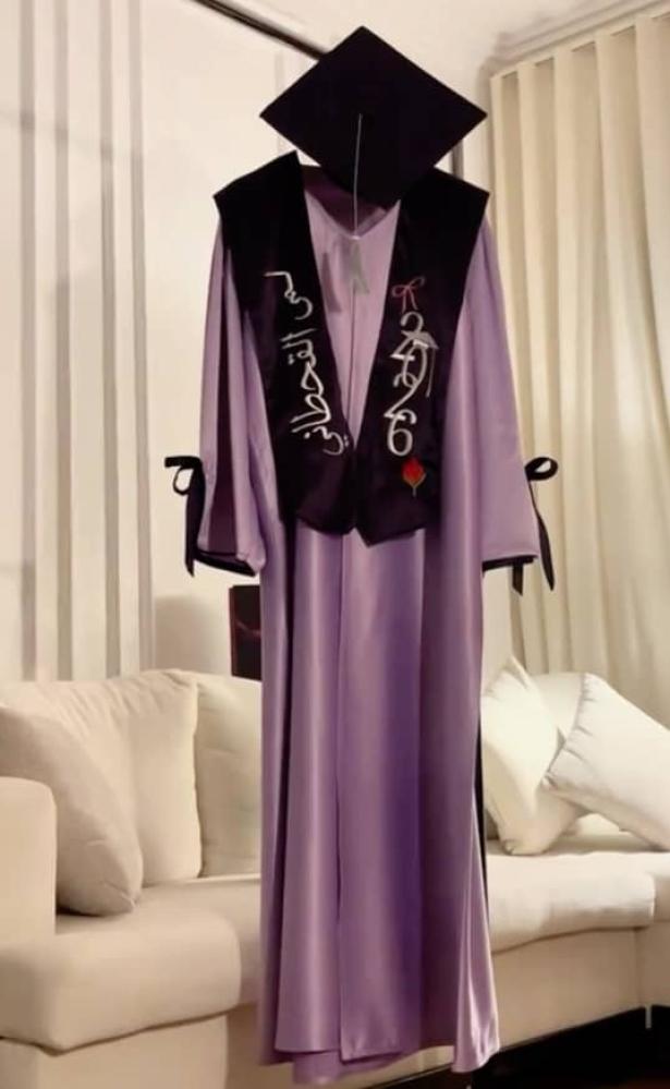 عبايات تخرج 2026