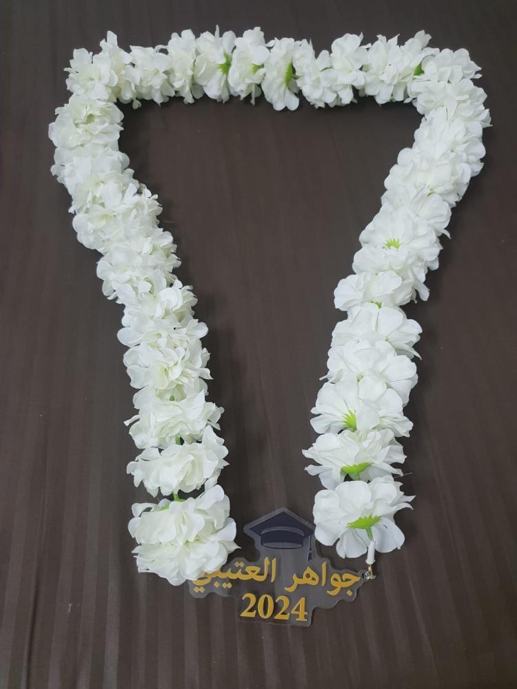 عقد ورد للخريجين