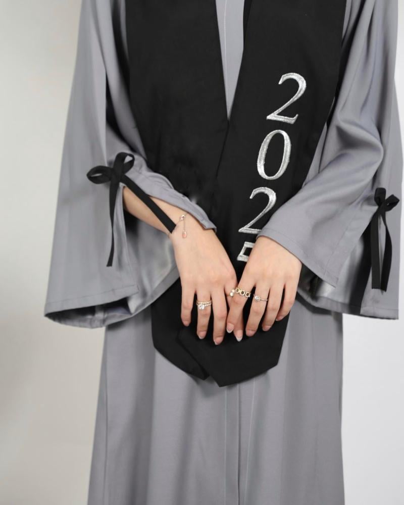 عبايه تخرج رمادي واسود وفضي 2026