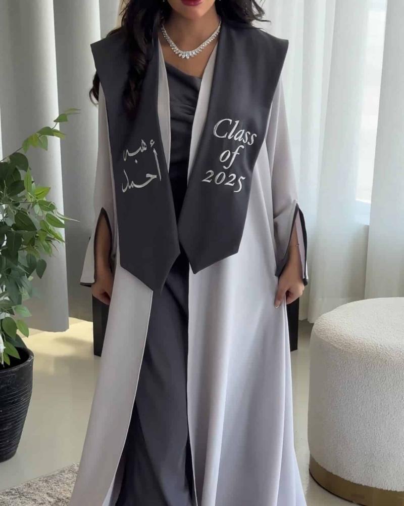 عبايات تخرج 2026 مطرزة بالاسم