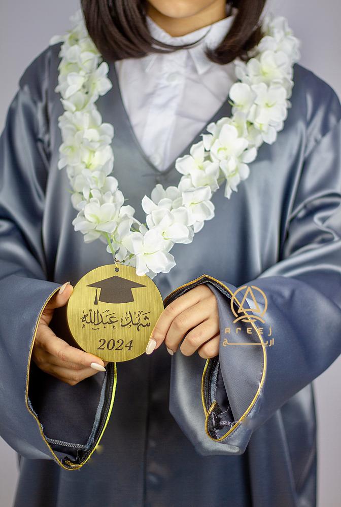 عقد ورد للخريجين