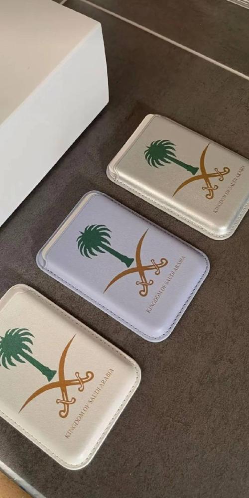 محفظة جوال أنيق بخلفية القائد