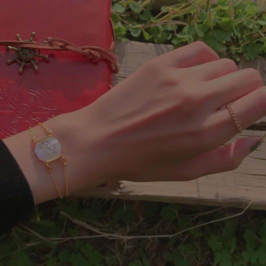 سوار باسمك بلمسة فاخرة وصدف طبيعي