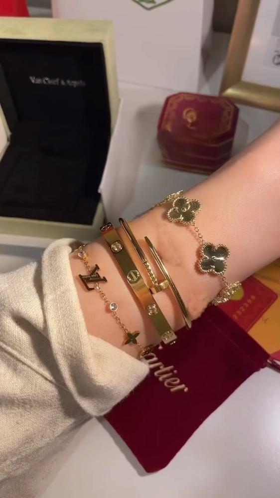 بكج سوارات بشكل مميز