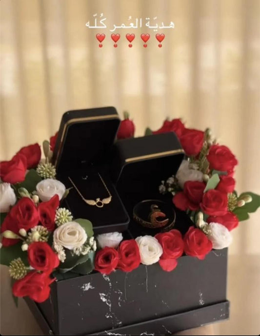 طقم مجوهرات من ثلاث قطع بتنسيق فاخر للإهداء