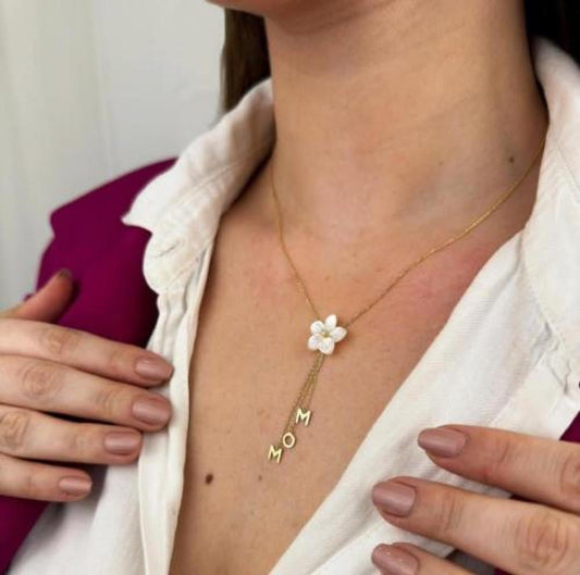 قلادة بحروف مع الورده