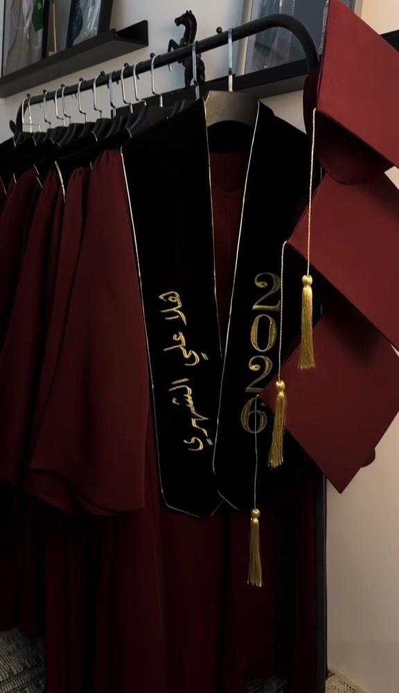 عبايات تخرج بتصاميم أنيق 2026